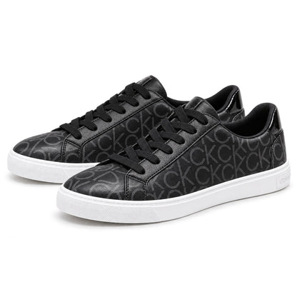 Vista lateral de zapatillas Calvin Klein negras con suela blanca
