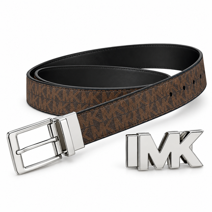 Cinturón Michael Kors café con dos hebillas plateadas, vista lateral