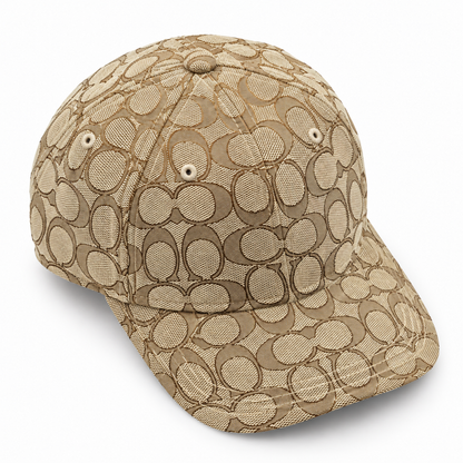 Gorro Coach Signature café vista en ángulo
