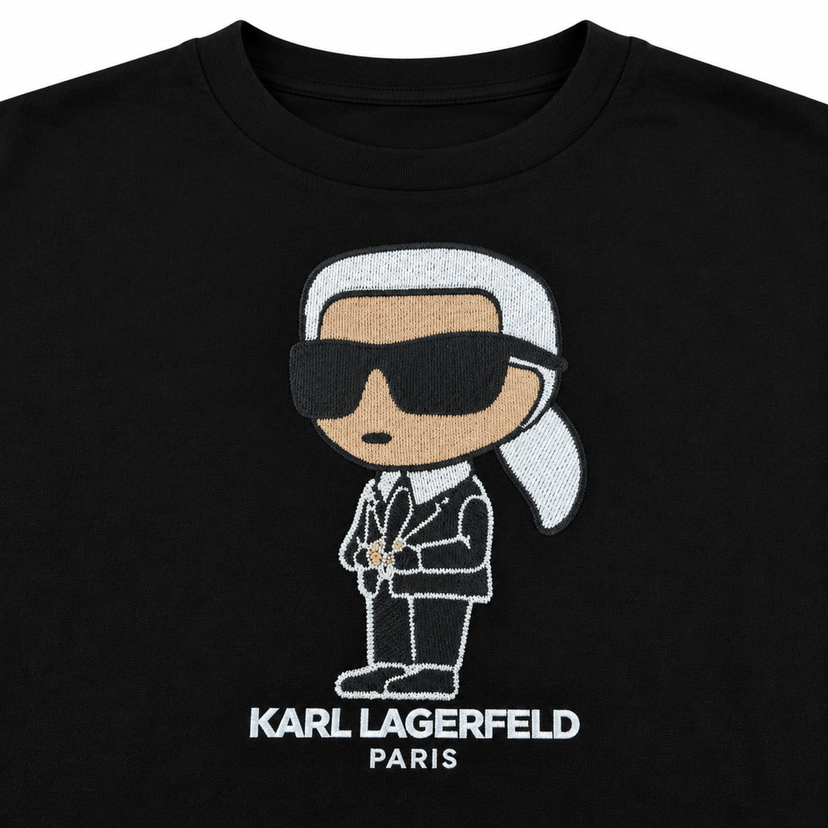 Detalle del bordado Ikonik Karl Lagerfeld Paris
