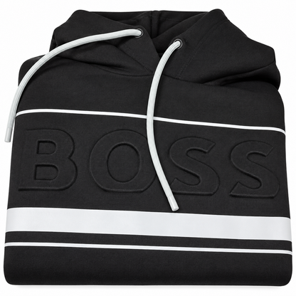 Detalle del logo y franjas del polerón BOSS negro